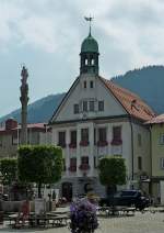 Immenstadt, das Rathaus auf dem Marienplatz, 1640 als Privathaus erbaut, Aug.2012