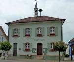 Hecklingen, das Rathaus von 1847, der Ort im Breisgau wurde 1147 erstmals urkundlich erwähnt, 1974 eingemeindet von der Stadt Kenzingen, Juni 2012
