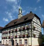 Hausach, das Rathaus von 1826, die ca.6000 Einwohner zählende Kleinstadt im Kinzigtal/Schwarzwald wurde 1259 erstmals urkundlich erwähnt, Juli 2012