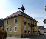 Bleichheim im Breisgau, das Rathaus der ca.700 Einwohner zhlenden Ortschaft, die zu Herbolzheim gehrt, Okt.2015