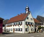 Klingenmünster, das Rathaus des ca.2300 Einwohner zählenden Erholungsortes in der südlichen Pfalz, gleichzeitig Geburtshaus des Schriftstellers August Becker (1828-91), Sept.2017