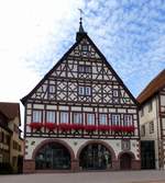Dornstetten, das Rathaus der ca.8000 Einwohner zählenden Kleinstadt in der Region Nordschwarzwald, der schmucke Fachwerkbau stammt von 1682, Sept.