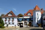 Bad Krozingen, das Rathaus des knapp 19.000 Einwohner zhlenden Kurortes im Breisgau, Sept.2017