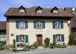 Hausen im Wiesental, das Alte Rathaus der ca.2400 Einwohner zhlenden Gemeinde im mittleren Wiesental/Sdschwarzwald, Juli 2020