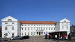 Das klassizistische Rathaus Wismar wurde von 1817 bis 1819 ber einem gotischen Kellergewlbe errichtet.
