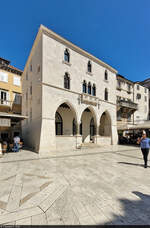 Split (HR):  Das Alte Rathaus von 1443 wurde in gotischem Stil erbaut und dient heute als Museum.