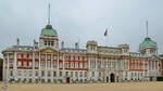 Das im Queen Anne Style errichtete rote Backsteingebude Old Admiralty Building ist das grte Gebude der Admiralitt.