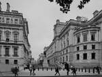 Blick von der Horse Guard Road in die King Charles Street im Regierungsviertel von London.