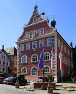 Ettenheim, das Rathaus von 1757, der ber 13.000 Einwohner zhlenden Barockstadt in der Ortenau, Juni 2019