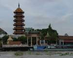 Diese chinesische Pagode steht in einem chinesischen Tempel in Bangkok am Menam Chao Phraya am 28.05.2006