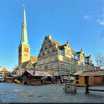 Auf dem Pferdemarkt in Hameln stehen die Marktkirche St.