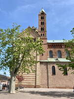 Seitenansicht des Dom zu Speyer gesehen am 19.