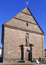 St.Peter im Schwarzwald, die Westfassade mit dem Eingangsportal der Ursulakapelle, Jan.2024