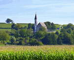 Nimburg, Blick zur evangelischen Bergkirche auerhalb des Ortes, erbaut 1517, war Teil eines abgebrochenen Klosters, Sept.2025