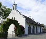 Mengen, die Kapelle auf dem Friedhof, au�erhalb des Ortes, April 206