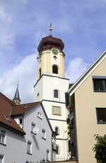 Sigmaringen, Blick zum Turm der Kirche St.Johann, der 1583 erbaute Turm wurde 1768 erh�ht und bekam eine Zwiebelhaube, Sept.2026