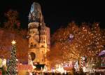 Die Gedchtniskirche whrend des Weihnachtsmarktes 2006 im Lichterglanz.