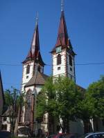 Kenzingen,  die gotische Stadtkirche St.Laurentius geht auf 1275 zurck,  die neugotischen Doppeltrme stammen vom Ende des 19.Jahrhunderts,  Mai 2010
