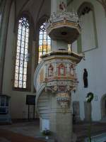 Torgau an der Elbe,  die Kirchenkanzel mit Evangelisten von 1582 steht in der Stadtkirche St.Marien,  Juni 2010