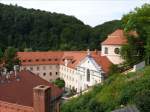 Benediktiner-Kloster Weltenburg, Blick von oben auf das Eingangsbereich; 04.08.2010