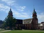 Freudenstadt im Schwarzwald,   die evangelische Stadtkirche, im Renaissancestil mit gotischen Elementen 1601-08 in Winkelform erbaut, bildet die Sd-West-Ecke des Marktplatzes, im 19.Jahrhundert saen