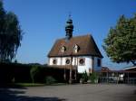 Riegel am Kaiserstuhl,   die Friedhofskapelle im neobarocken Stil, Baubeginn 1903, eingeweiht 1907, davor ein ca.