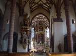 Weil der Stadt, der Innenraum der sptgotischen Hallenkirche erbaut 1519, mit dem barocken Hochaltar von 1700,  Okt.2010