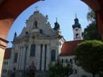 Zwiefalten in Oberschwaben, die mchtige sptbarocke Westfassade des Mnsters  Unser Lieben Frau  aus Gauinger Travertin, der Kirchenneubau im ehemaligen Benediktinerkloster erfolgte von 1741-85,