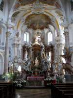 Vierzehnheilige, der Innenraum der Wallfahrtskirche, Hhepunkt des Rokoko ist der frei im Raum stehende Gnadenaltar mit den 14 Nothelfern, Mai 2005