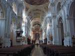 Waldsassen, die Stiftsbasilika hat einen 82m langen Kirchenraum, darunter befindet sich die grte Gruft in Deutschland, der barocke Reliquienschatz der Kirche ist der umfangreichste nrdlich der