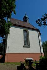 die Katharienenkapelle, steht auf dem dritthchsten Berg (492m) des Kaiserstuhles, 1862 in heutiger Form aufgebaut, Juni 2011