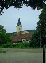 Inzlingen im Landkreis Lrrach, die katholische Kirche St.Peter und Paul, 1832 in dieser Form nach Umbauten entstanden, dabei wurden Turmteile von 1238 mitverwendet, Juli 2011