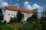 Hechingen, im Ortsteil Stetten steht die ehemalige Klosterkirche St.Johannes der Tufer, die Klosteranlage datiert um 1267 ,die Ruinen neben der Kirche stmmen von einem Brand 1898, der die