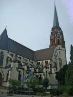 Schnau im Schwarzwald, die katholische Kirche Mari Himmelfahrt, 1904-07 anstelle der alten abgerissenen Kirche wieder aufgebaut, die unteren Turmteile wurden verwendet und auf 86m erhht, Juli 2011