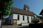 Oberbergen im Kaiserstuhl, die Pfarrkirche St.Mauritius, mit gotischen und klassizistischen Bauteilen, errichtet 1812, Juni 2011