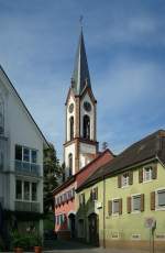 Ihringen am Kaiserstuhl, die evangelische Kirche  mit dem 61m hohen Turm, wurde 1874-77 gebaut, Okt.2011