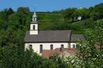 Wasenweiler am Kaiserstuhl, die katholische Kirche St.Mariae Himmelfahrt steht hoch ber dem Winzerdorf, Sept.