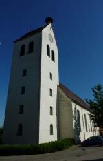 Gottenheim, bekannter Winzerort am Tuniberg, die katholische Kirche St.Stephan erbaut 1727, 1945 durch Fliegerangriff zerstrt, 1953-54 Wiederaufbau und Erweiterung, Aug.2011