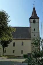 Müllheim, die Martinskirche, ältestes und kulturhistorisch bedeutsamstes Gebäude der Stadt, der Turm stammt noch aus dem 12.Jahrhundert, heute für Konzerte und Veranstaltungen genutzt, Aug.2011