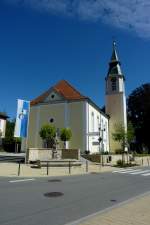 Sthlingen, die Pfarrkirche Hl.Kreuz, wurde 1785-87 im frhklassizistischem Stil erbaut, Aug.2012