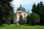 Neudingen, die Gruftkirche mit dem dazugehörigen Park und Friedhof befindet sich in einem  Stadtteil von Donaueschingen, die 1850 erbaute Kirche ist Grablege der Fürsten zu Fürstenberg, Juli 2012