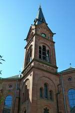 Badenweiler, der neoromanische Turm der Pauluskirche aus rotem Sandstein, Sept.2011