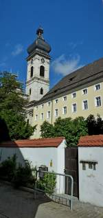 Ehingen, Blick zum Turm der Herz-Jesu-Kirche, 1712-19 vom Barockbaumeister Franz Beer erbaut, Aug.2012