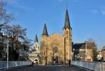 Bad Neuenahr - Martin Luther Kirche und im Hintergrund der Turm der Rosenkranzkirche - 19.11.2012