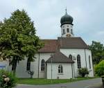 Hecklingen, die Pfarrkirche St.Andreas stammt aus dem 14.Jahrhundert, der romanische Turm aus der Zeit ist noch erhalten, Juni 2012