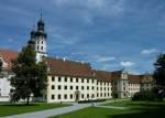 Obermarchtal, Klosterkirche und Konventbau, das erste Kloster geht zurck auf das Jahr 776, 1171 wurde das Prmonstatenserkloster neu gegrndet, der Barockbau von 1686-1756 errichte, Aug.2012
