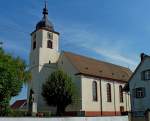 Jechtingen am Kaiserstuhl, die katholische Pfarrkirche im sptromanischen Stil, Okt.2012