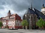 Weienfels, Blick ber den Marktplatz zum barocken Rathaus und zur Marienkirche, Mai 2006