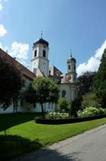 Wolfegg, Blick zur Pfarrkirche St.Katharina, erbaut 1733-36, Aug.2012