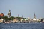 Hamburg - Landungsbrcken und im Hintergrund links der  Michel  und rechts das Mahnmal St.